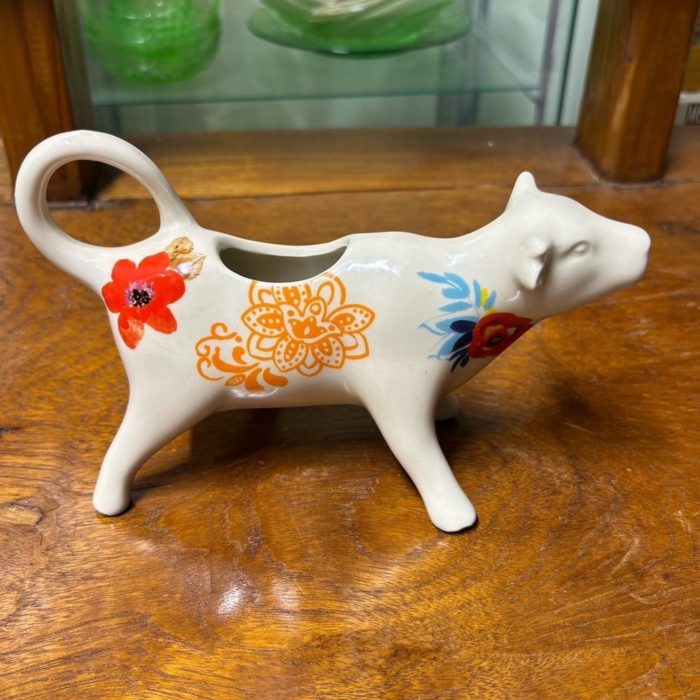 The Pioneer Woman ceramic cow creamer in Flea Market Floral pattern